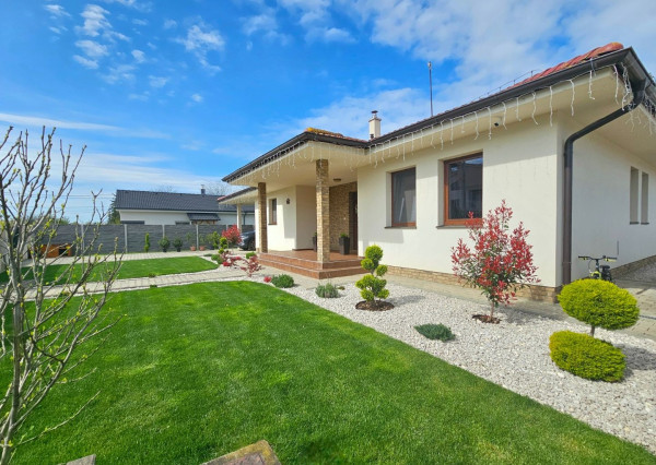 5-izbový Bungalov 226m2 na pozemku 886m2. Kajal