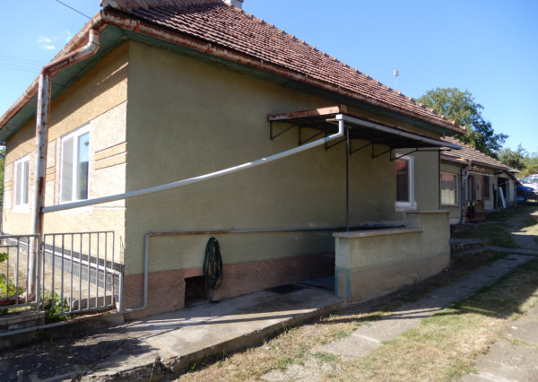 Útulný rodinný dom, 130 m2, garáž, Malé Kozmálovce, okr. Levice