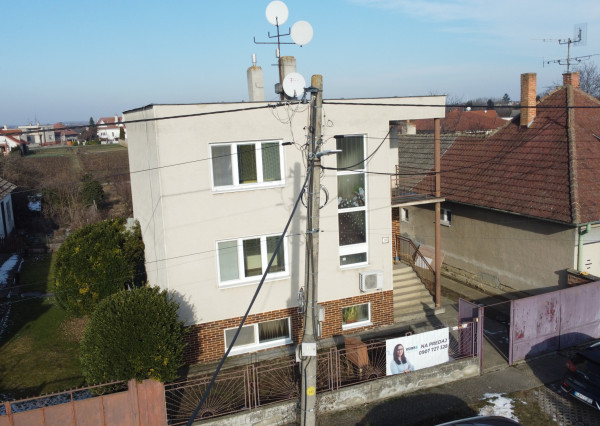 Exkluzívne na predaj  4-izbový poschodový rodinný dom