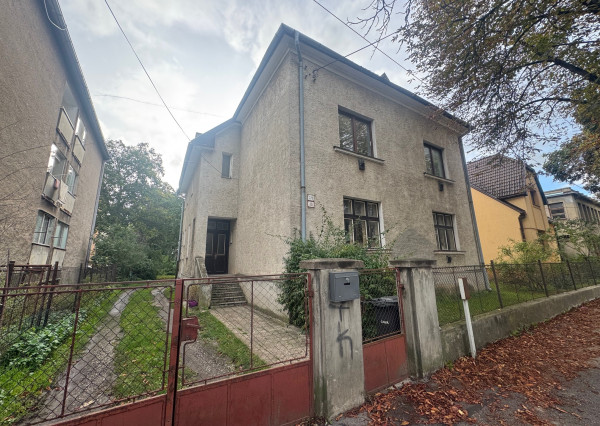 3-izbový veľký byt Martin - centrum , pôvodný stav, záhrada