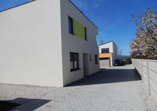 Skolaudovaný 5 izbový rodinný dom, pri jazere, Veľký Biel