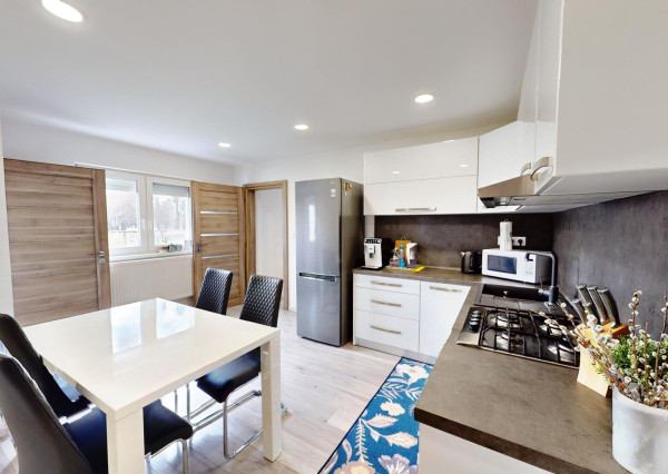 Priestranný 4i-Rodinný dom 166m2 na pozemku 1315m2 Vozokany.