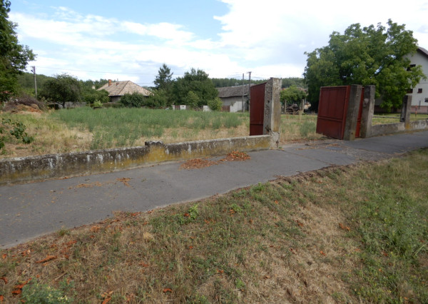 Slnečný pozemok 812 m2, Hronovce, okr. Levice