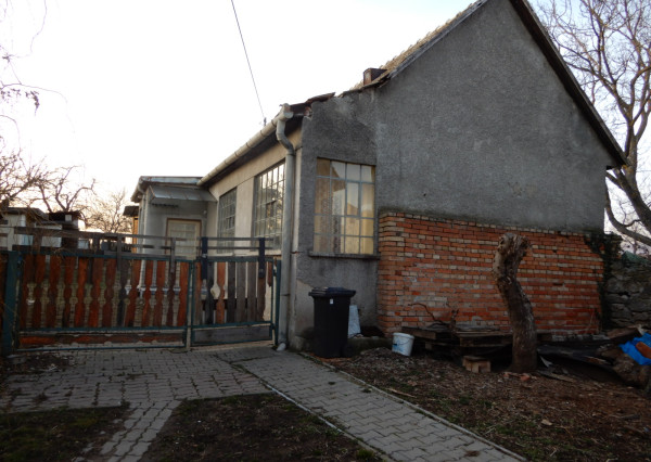 Slnečné dva domy na jednom pozemku,  130 m2, garáž, Kozárovce, okr. Levice