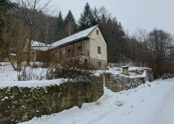 Rodinný dom  v obci Ostrý Grúň s pozemkom a záhradou 4462m2
