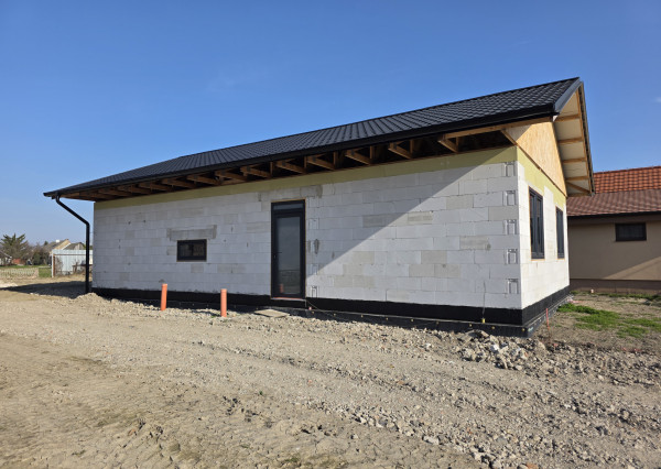 4i Novostavba  stav hrubá stavba pozemok 583m² Dolné Saliby