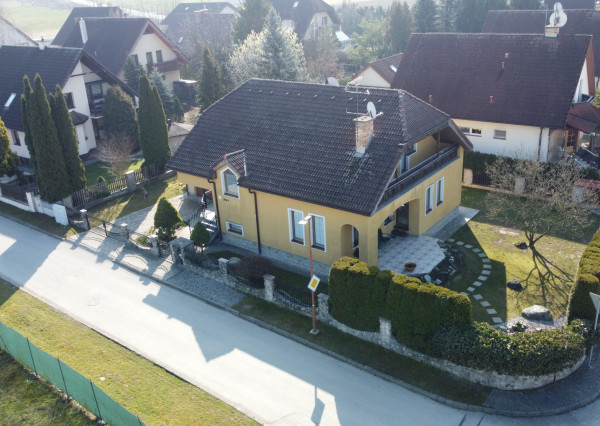 ŽILINA-BYTČICA - 6 IZBOVÝ RODINNÝ DOM+POZEMOK 600m2 + GARÁŽ