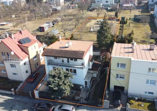 ZNÍŽENÁ CENA... EXKLUZÍVNE! VILA-DOM V PREŠOVE VÝBORNÁ LOKALITA, na pozemku o výmere 1013 m2.