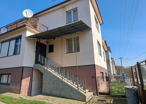 Rodinný dom v obci Lovča aj s garážou a záhradou