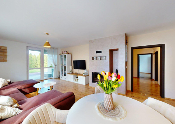 Zánovný 4i-rodinný dom a garáž na pozemku 1087m2 Tomášikovo