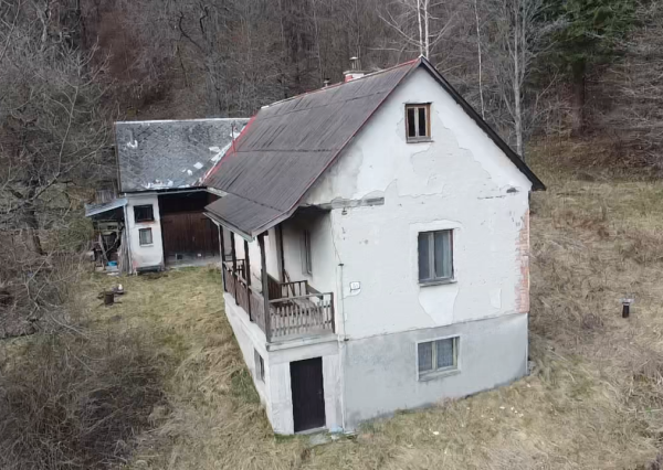 Rodinný dom  v obci Ostrý Grúň s pozemkom a záhradou 4462m2