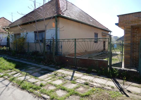 Rodinný dom, garáž, letná kuchyňa, 110 m2, Šahy, okr. Levice