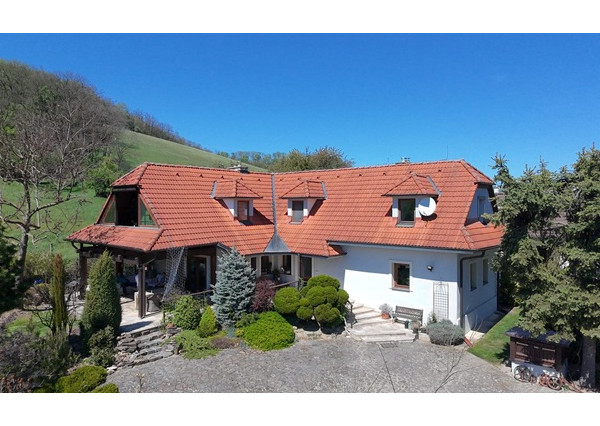 Rodinný dom (2x bytová jednotka) 5400m2 Podbranč pri Senici