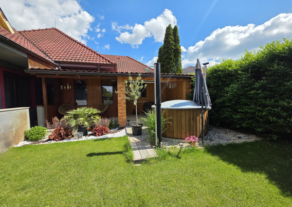 Zariadený 8i RD wellness 470m2, pozemok 1840m2, Horné Saliby