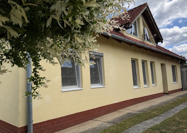 5 izbový rodinný dom v Šali + menší domček pre rodičov
