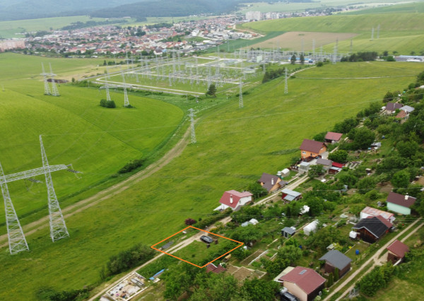 Slnečný pozemok 571m2 s pivnicou – TOP lokalita pri Smižanoch