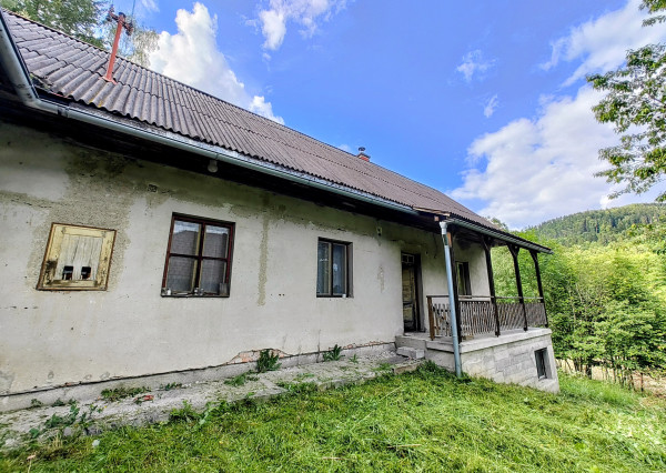 Rodinný dom  v obci Ostrý Grúň s pozemkom a záhradou 4462m2