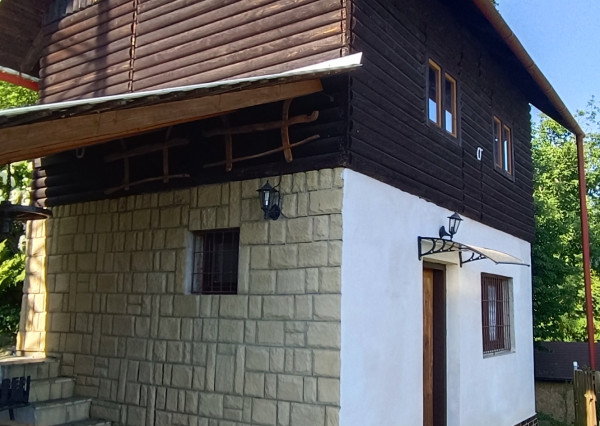 TEPLIČKA NAD VÁHOM-CHATA 4x5m s POZEMKOM 304m2-TOP LOKALITA