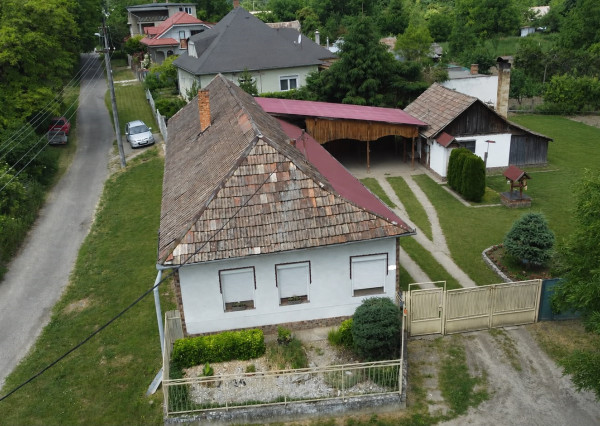 Útulný rodinný dom, 13 m2, garáž, letná kuchyňa, Veľké Ludince, okr. Levice