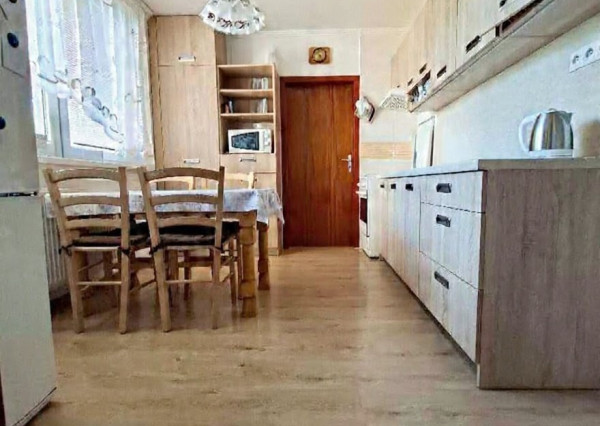 PRIESTRANNÝ 3-izbový byt (74 m²) s loggiou a moderným murovaným jadrom v Gelnici