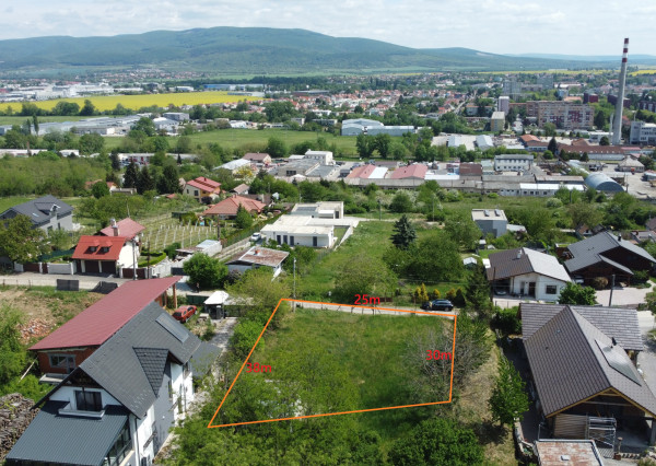 Pozemok s krásnym výhľadom na mesto? ANO! Zlaté Moravce ul. Hájová EXKLUZÍVNE