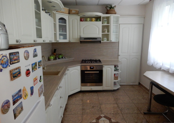 Veľký 3 Izbový byt, 83 m2, rekonštrukcia, Perecká, Levice