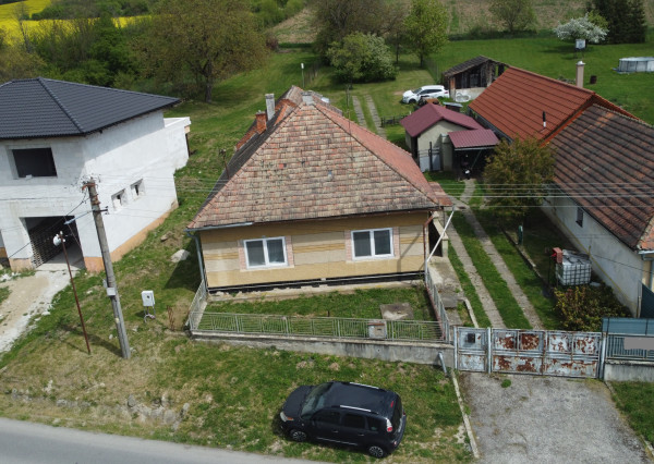 Útulný rodinný dom, 130 m2, garáž, Malé Kozmálovce, okr. Levice