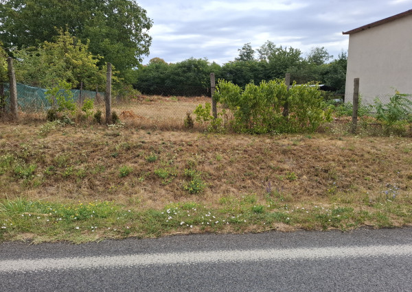 Slnečný pozemok na výstavbu domu, 850 m2, Čata, okr. Levivce