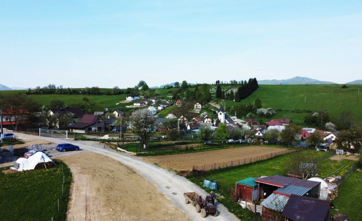STRÁNSKE - SLNEČNÝ STAVEBNÝ POZEMOK VÝMERA 694m2 - fotografia 4