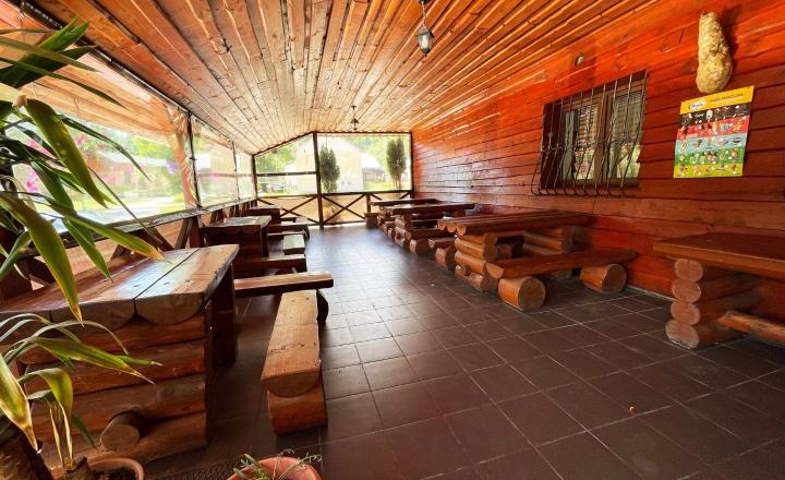 Investičná príležitosť. Reštaurácia s barom v Gelnici-časť MáriaHuta o celkovej rozlohe 900 m2. - fotografia 1