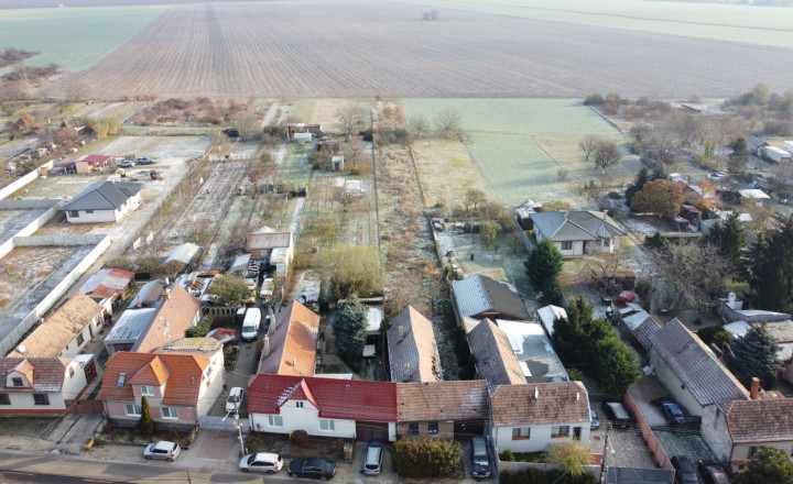 Znížená cena!!! Podpivničený štvorizbový RD v Slovenskom Grobe s VEĽKÝM POZEMKOM AŽ 2142 m2, napojenie na všetky IS - fotografia 7