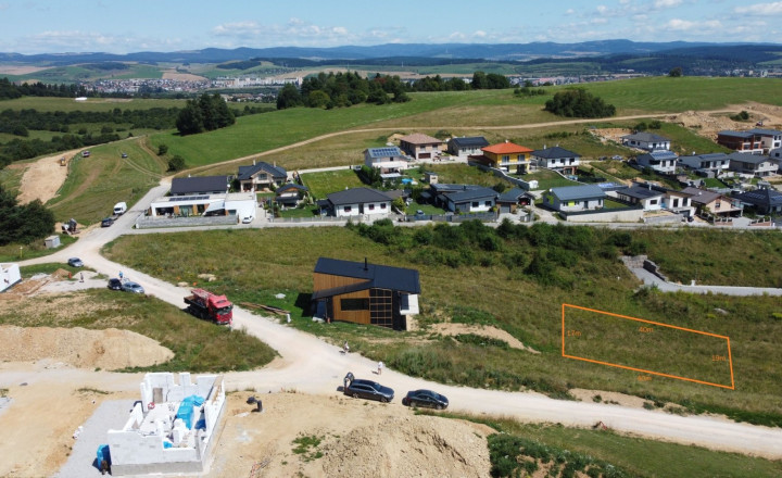 Exkluzívne. Slnečný pozemok v lukratívnej časti mesta Spišská Nová Ves - Ferčekovce o celkoej výmere 720 m2
