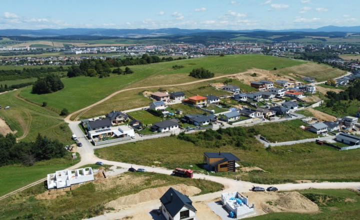 Exkluzívne. Slnečný pozemok v lukratívnej časti mesta Spišská Nová Ves - Ferčekovce o celkoej výmere 720 m2 - fotografia 2
