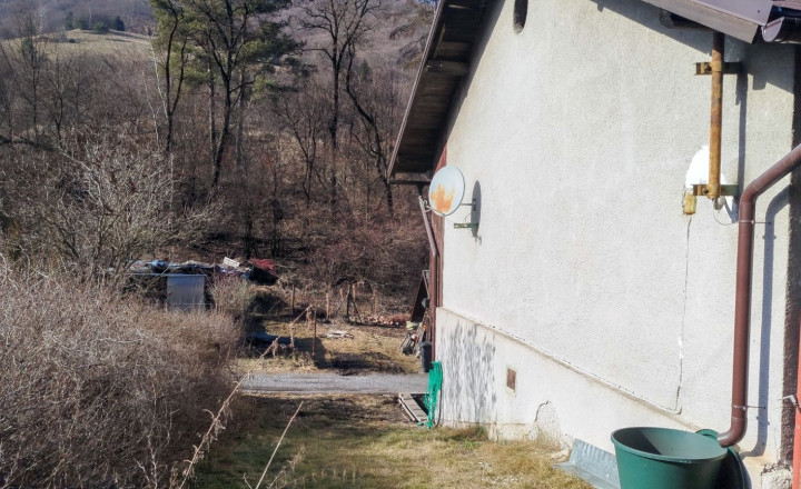 Exkluzívne. Dvojpodlažný RD o celkovej rozlohe 246 m2 v obci Slovinky - fotografia 2