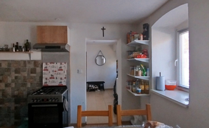 Exkluzívne. Dvojpodlažný RD o celkovej rozlohe 246 m2 v obci Slovinky - fotografia 5