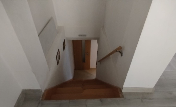 Exkluzívne. Dvojpodlažný RD o celkovej rozlohe 246 m2 v obci Slovinky - fotografia 15