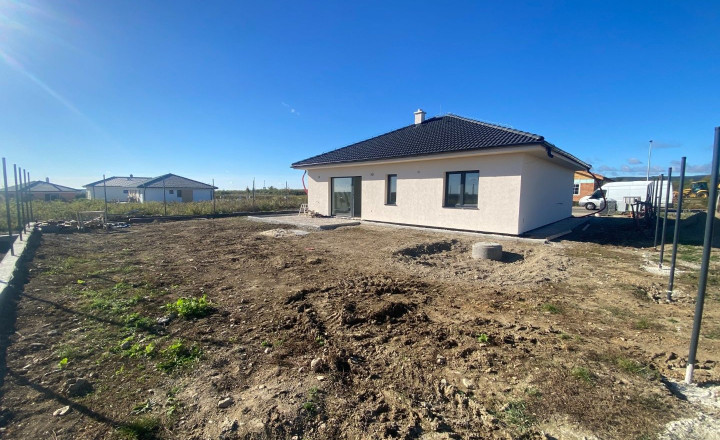 Rezervované! Štvorizbový RD v Modre, obytná plocha 104 m2, pozemok 554 m2, úprava exteriéru v cene