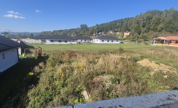 HLINIK NAD VÁHOM - HOLODOM -  5 IZBOVÝ RD + 849m2 POZEMOK - fotografia 4