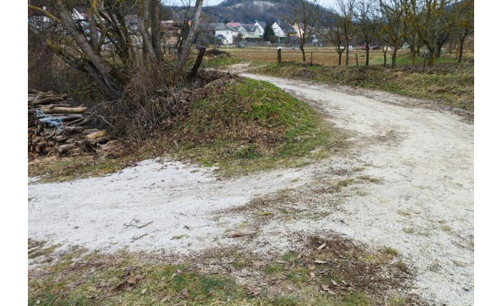 Rekreačný pozemok v obci Chtelnica o výmere 1140m2. - fotografia 5