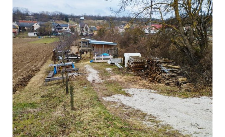 Rekreačný pozemok v obci Chtelnica o výmere 1140m2. - fotografia 3