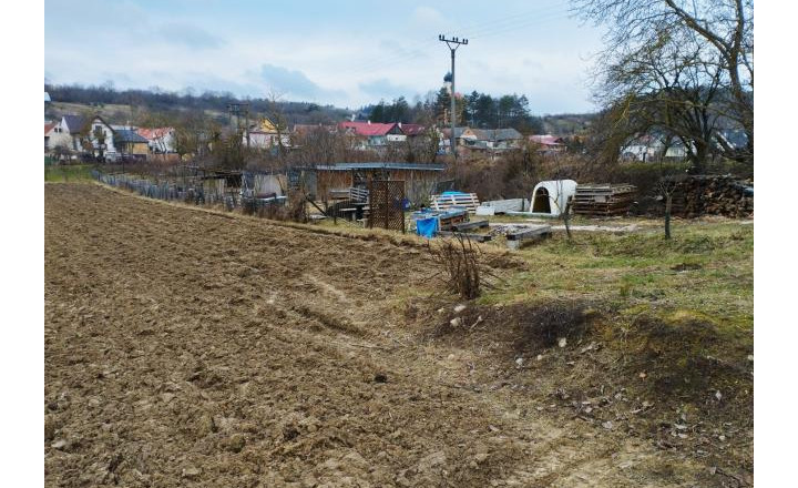 Rekreačný pozemok v obci Chtelnica o výmere 1140m2. - fotografia 6