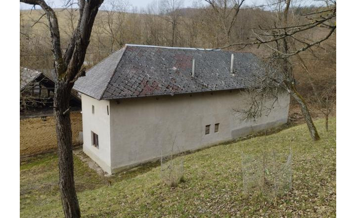 Pozemok s chalupou v obci Podkylava o výmere 8852m2.