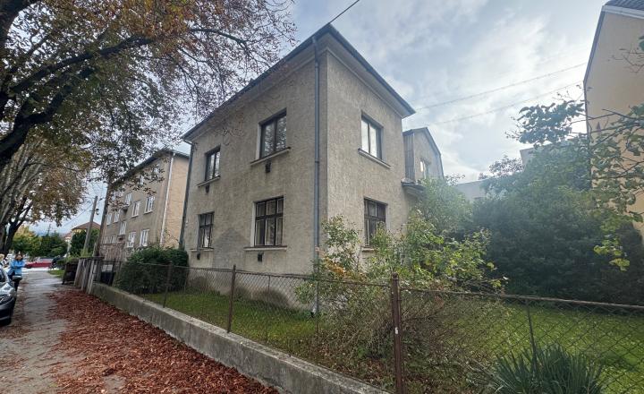 3-izbový veľký byt Martin - centrum , pôvodný stav, záhrada - fotografia 1