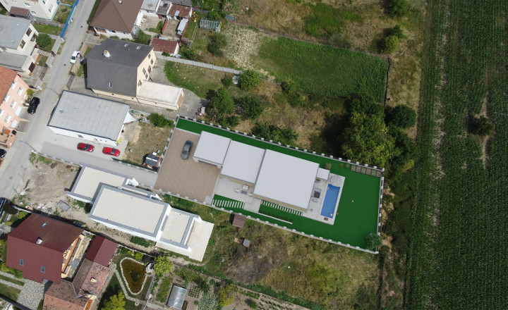 Rodinná vila s wellness a bazénom v obci Zavar! - fotografia 11