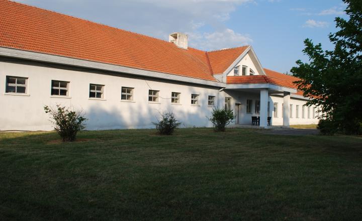 Vila Ranč - Krásna príroda, jazero, chov koní, apartmány, bazén, bowling, spoločenské akcie, kopec prírody, športu a relaxu - fotografia 1