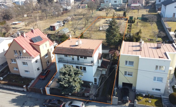 ZNÍŽENÁ CENA... EXKLUZÍVNE! VILA-DOM V PREŠOVE VÝBORNÁ LOKALITA, na pozemku o výmere 1013 m2.