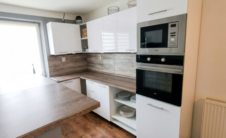 Rezervované.Rodinný dom  s moderným interiérom v obci Kluknava - fotografia 1