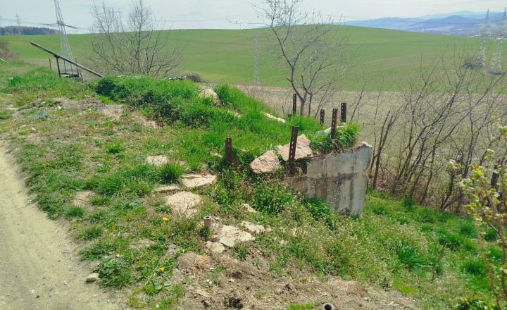 Slnečná záhrada s masívnou pivnicou  a krásnym výhľadom na okolie v Spišskej Novej Vsi - fotografia 8