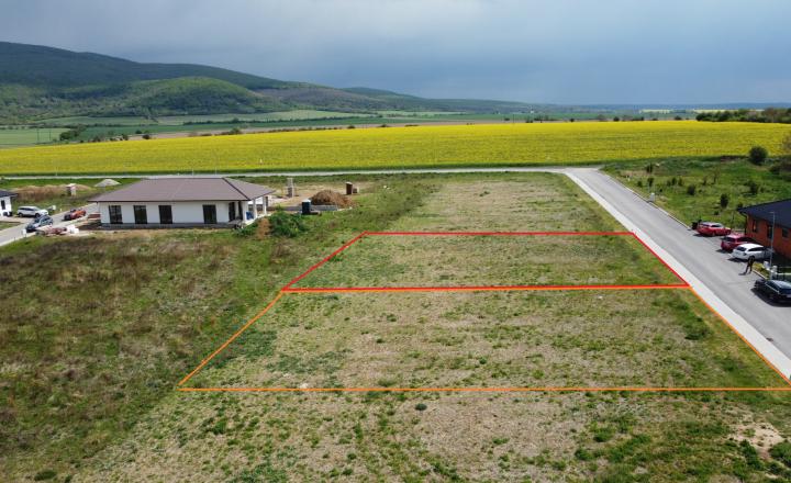 Stavebný pozemok, 775m2, Stavebné povolenie, Zlaté Moravce - fotografia 1