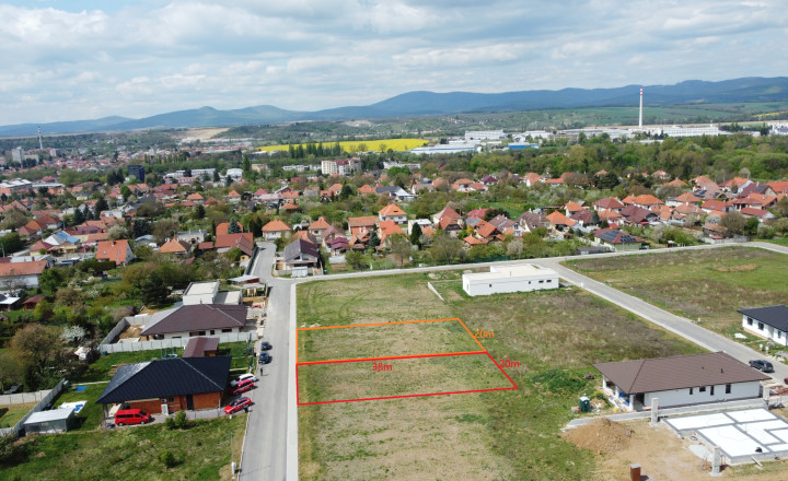 Stavebný pozemok, 775m2, Stavebné povolenie, Zlaté Moravce